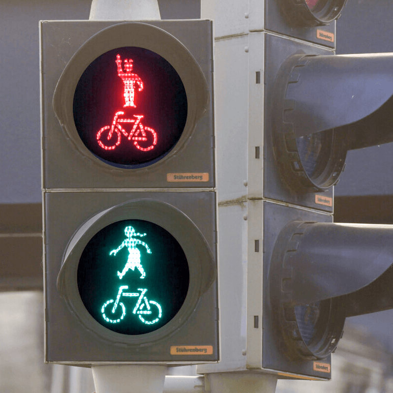 Fußgänger- und Fahrradampel mit Hermannsdenkmal und Tusnelda in Detmold