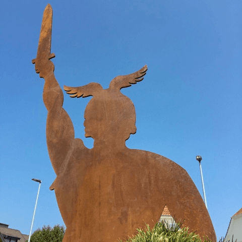 Stahlskulptur “Hiddemann” des Künstlers Hans Kordes in Hiddesen